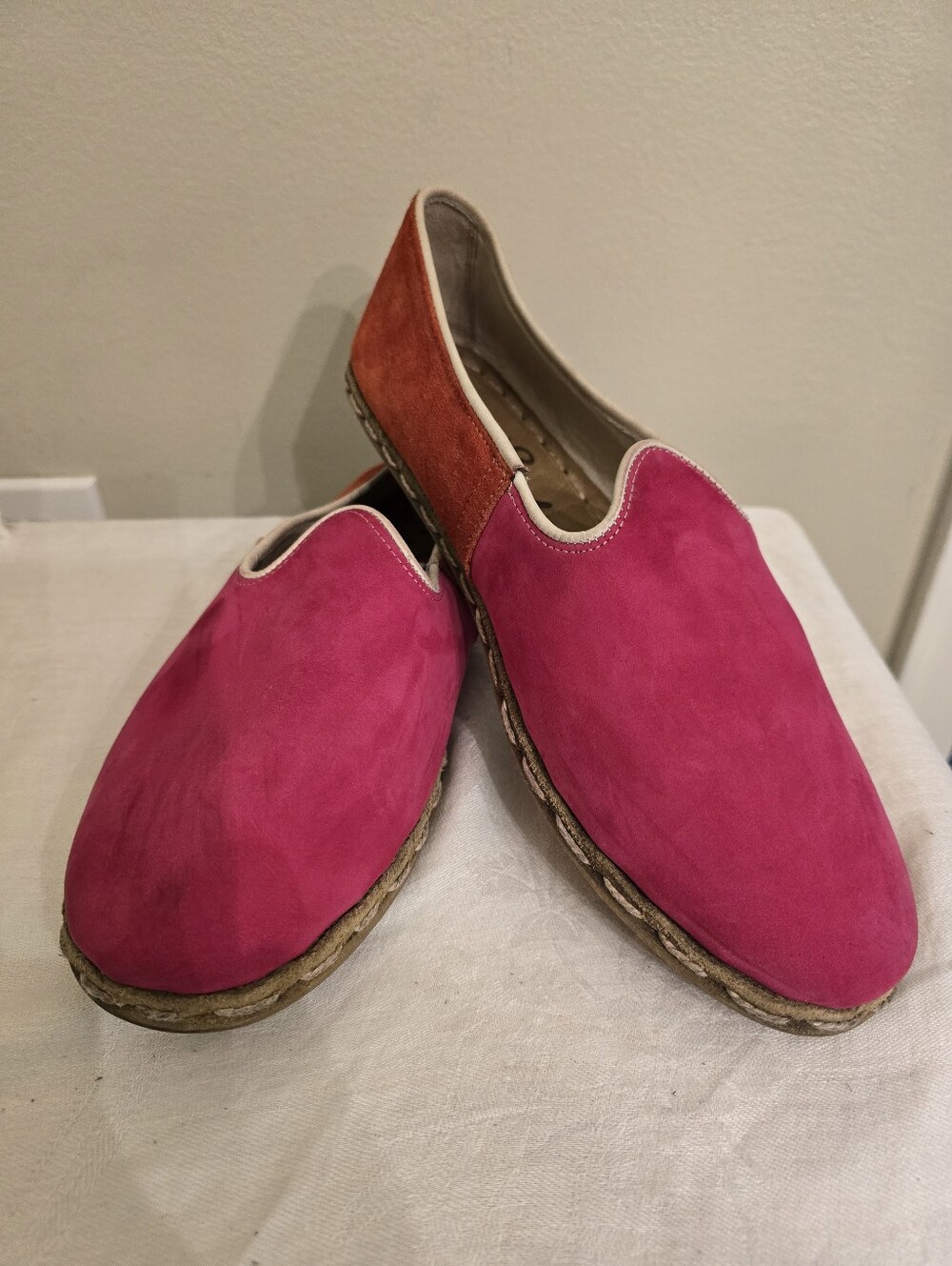 Sabah Unisex Suede Slip-On Loafers in Fuchsia & Rust Size 43 In Excellent Cond - Picture 2 of 8